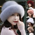 thumbnail image 2 of JM Gorro cálido de invierno con ribete de piel sintética para mujer. JM, 2 of 2