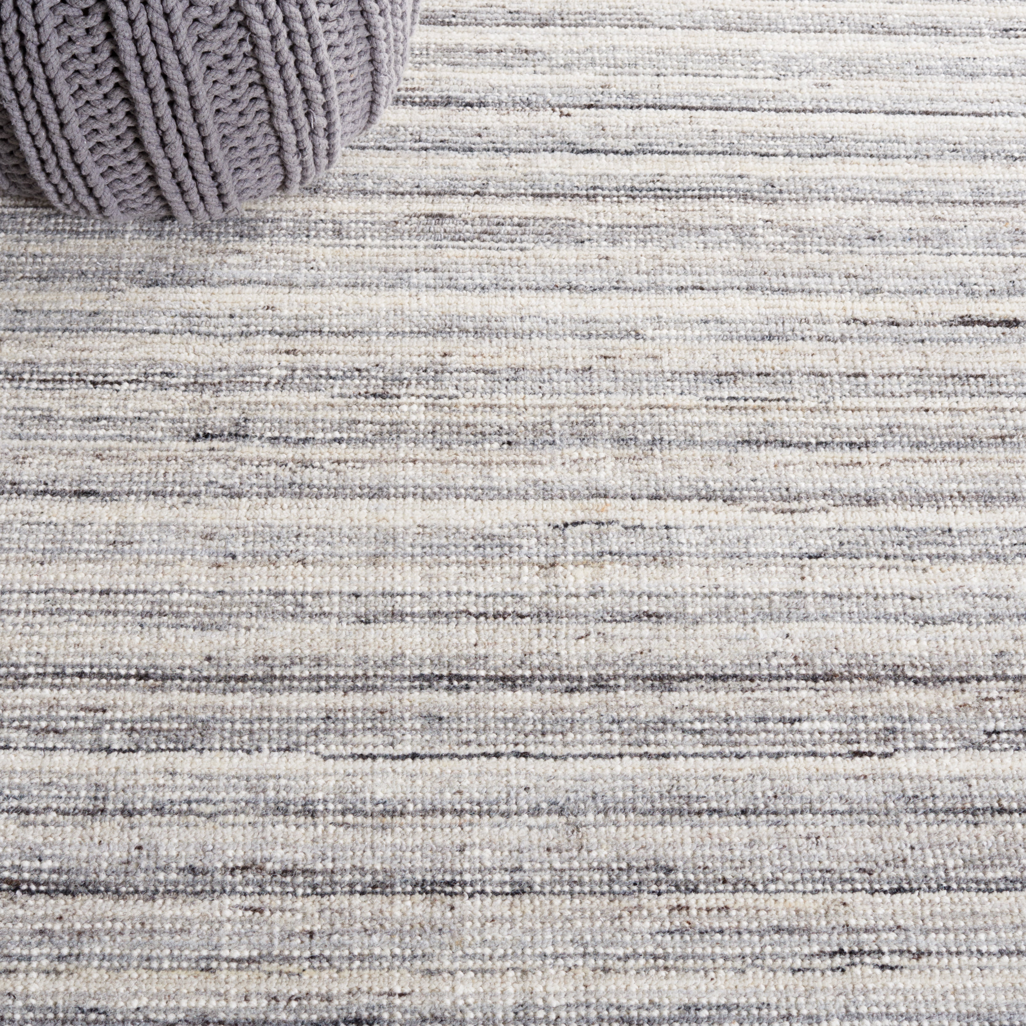 SAFAVIEH Mirage Toby Solid Area Rug, Ivory/Dark Gray, 6' x 6' Round