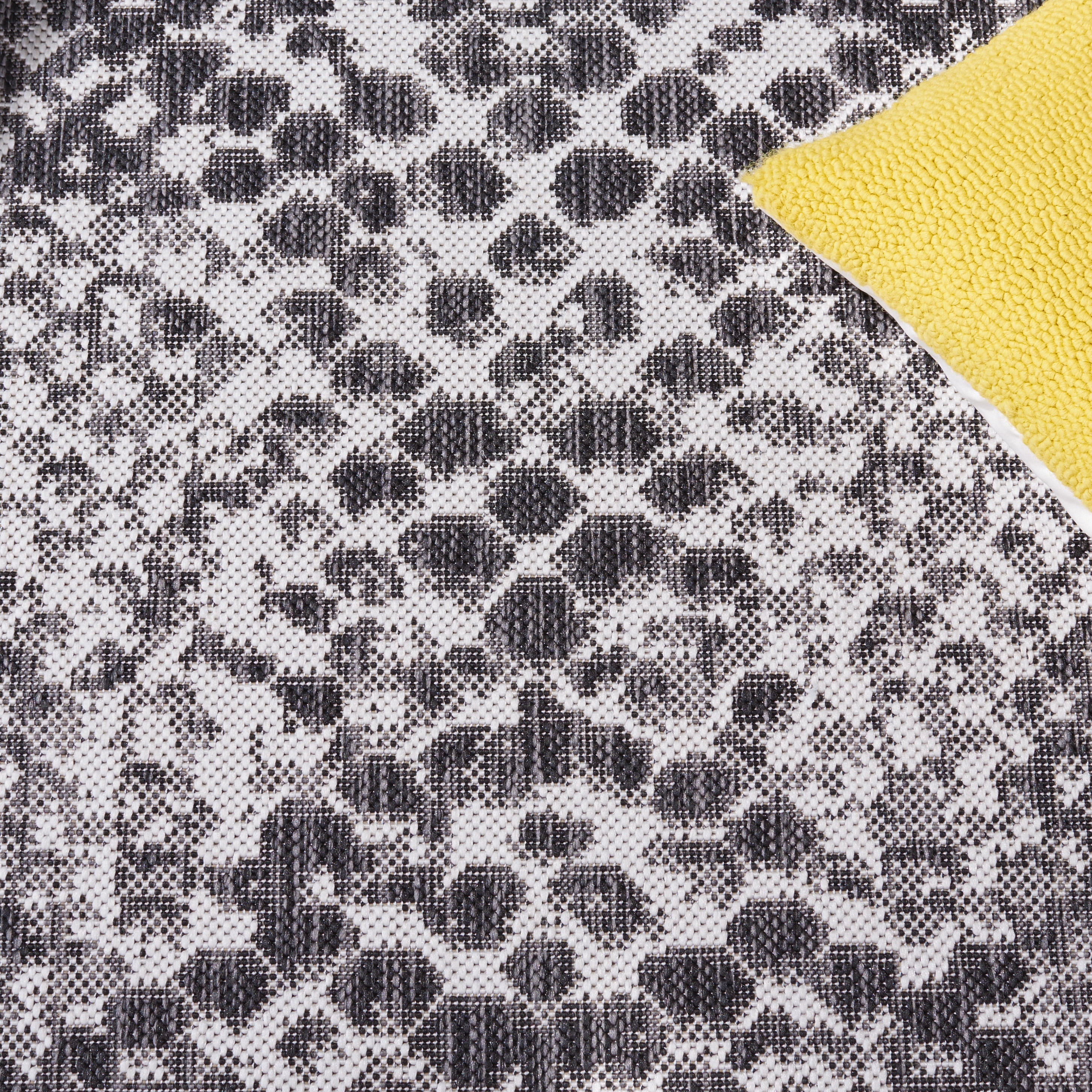 Safavieh Courtyard Alphonse Animal Indoor/Outdoor Area Rug, Gray/Black, 8' x 10'