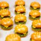 thumbnail image 1 of 10 piezas/set de mini hamburguesas de simulación de comida para juego de simulación para muñecas, juguetes de cocina, miniaturas de casa de muñecas, amuletos clásicos, decoración DIY, 1 of 5
