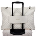 thumbnail image 2 of Bolso Tote Badgley Mischka Diana XL Acolchado de Cuero Vegano Crema, 2 of 9