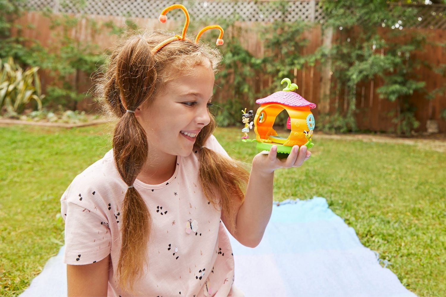 Enchantimals Beehive Bedroom Playset with Beetrice Bee Doll