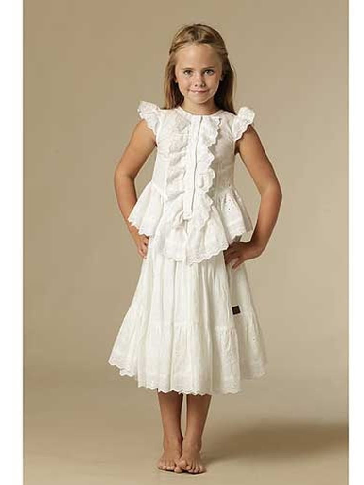 white ruffle skirt outfit