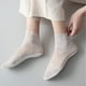 thumbnail image 2 of Xiao Hua Calcetines tobilleros de encaje para mujer (5 pares), con doble volante, con diseño de red de pesca, blancos, 2 of 5