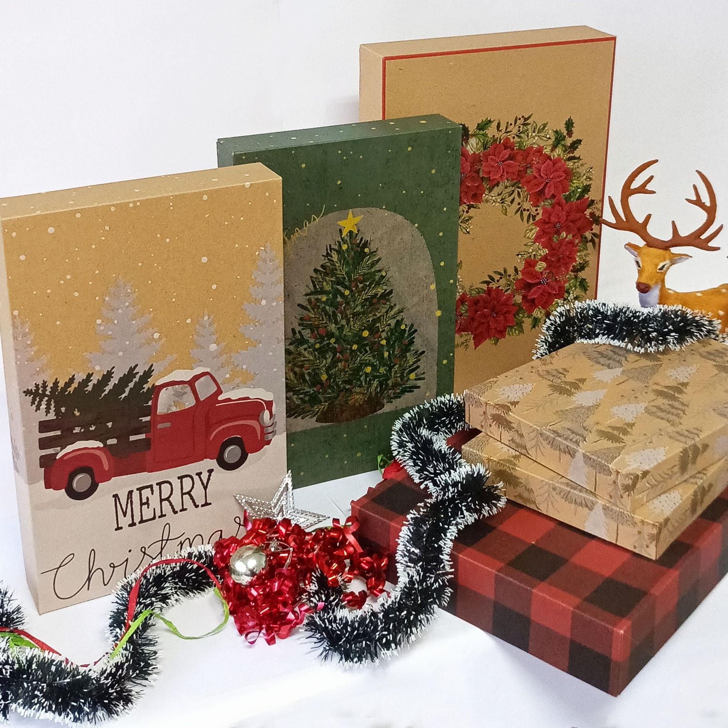 Boîtes-cadeaux Holiday Time pliantes imprimées de Noël en carton kraft, 3 tailles assorties, 6 boîtes, de Holiday Time 6 boîtes-cadeaux de Noël en carton kraft imprimées