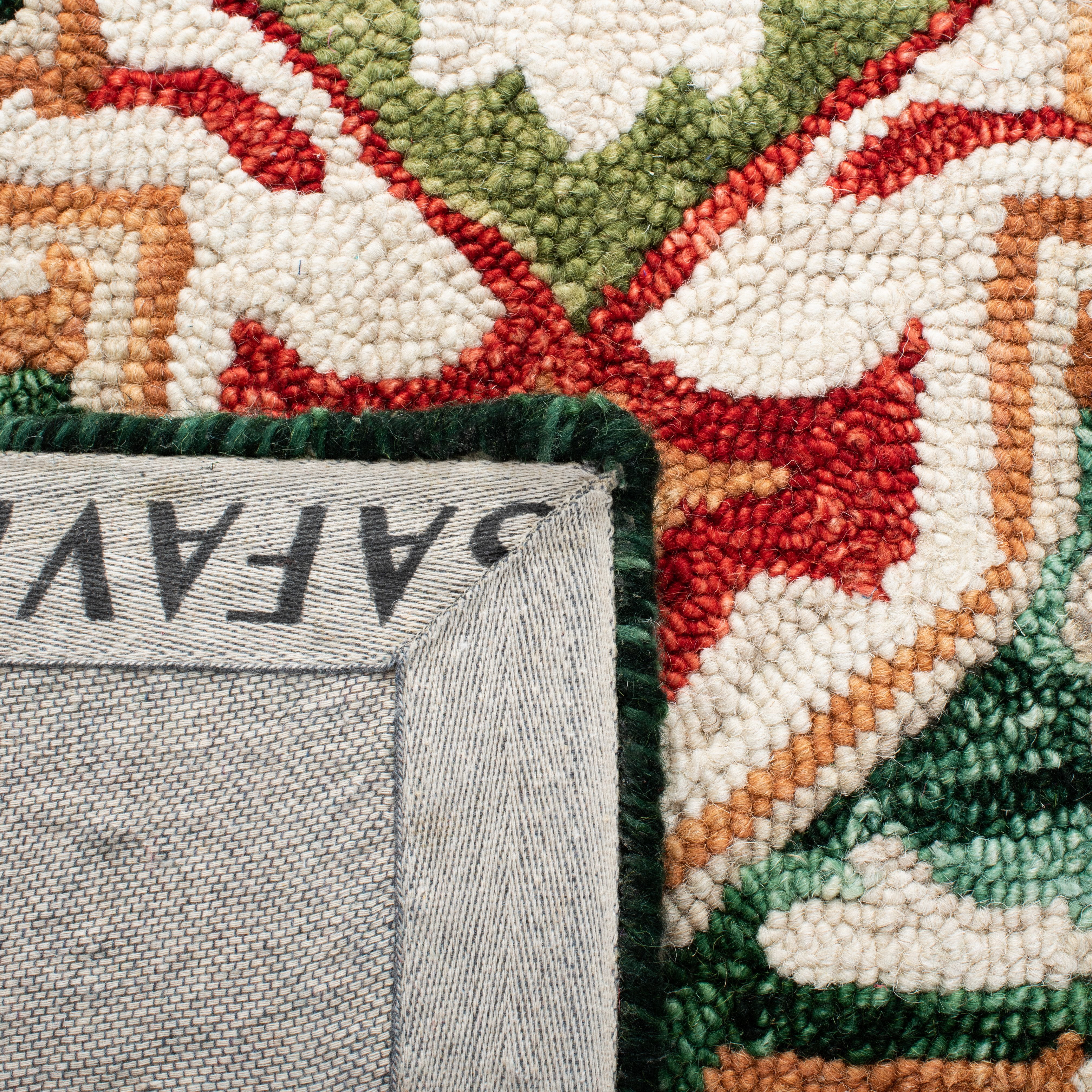 SAFAVIEH Aspen Coco Southwestern Wool Area Rug, Green/Red, 7' x 7' Square