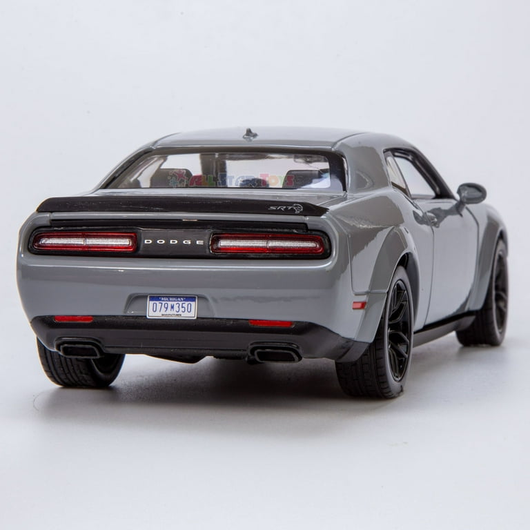 Motormax 2018 Dodge Challenger SRT Hellcat Widebody Red 1/24 Diecast Model  Car 79350R : : Office Products