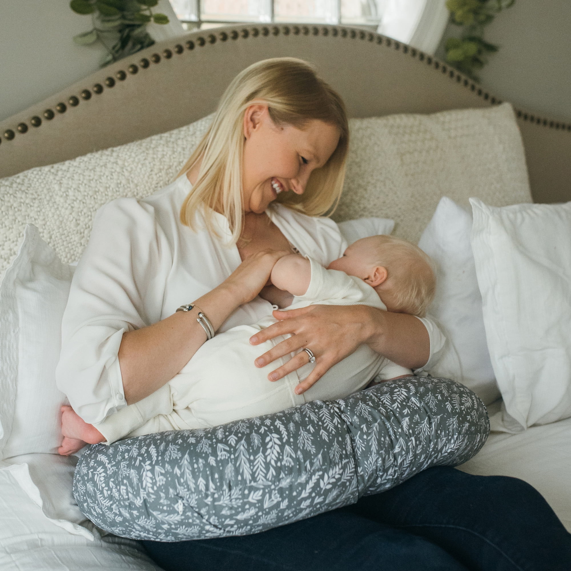 Pillow for top nursing in bed