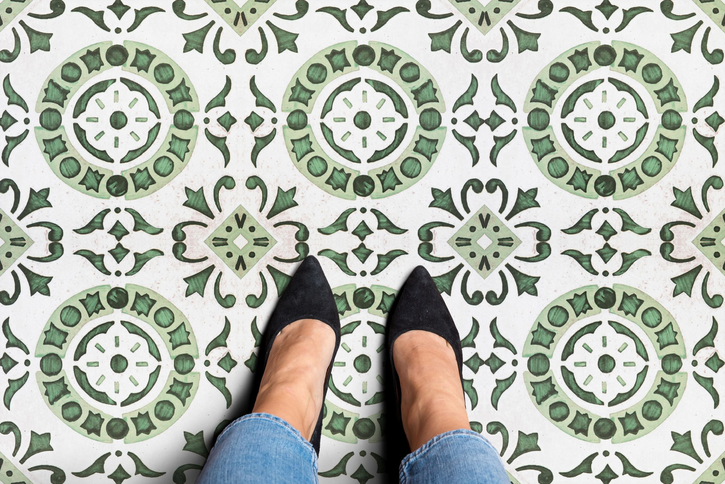 Retro Elegance 12x12 Self Adhesive Vinyl Floor Tile - Green Medallion - 20 Tiles/20 sq. ft.
