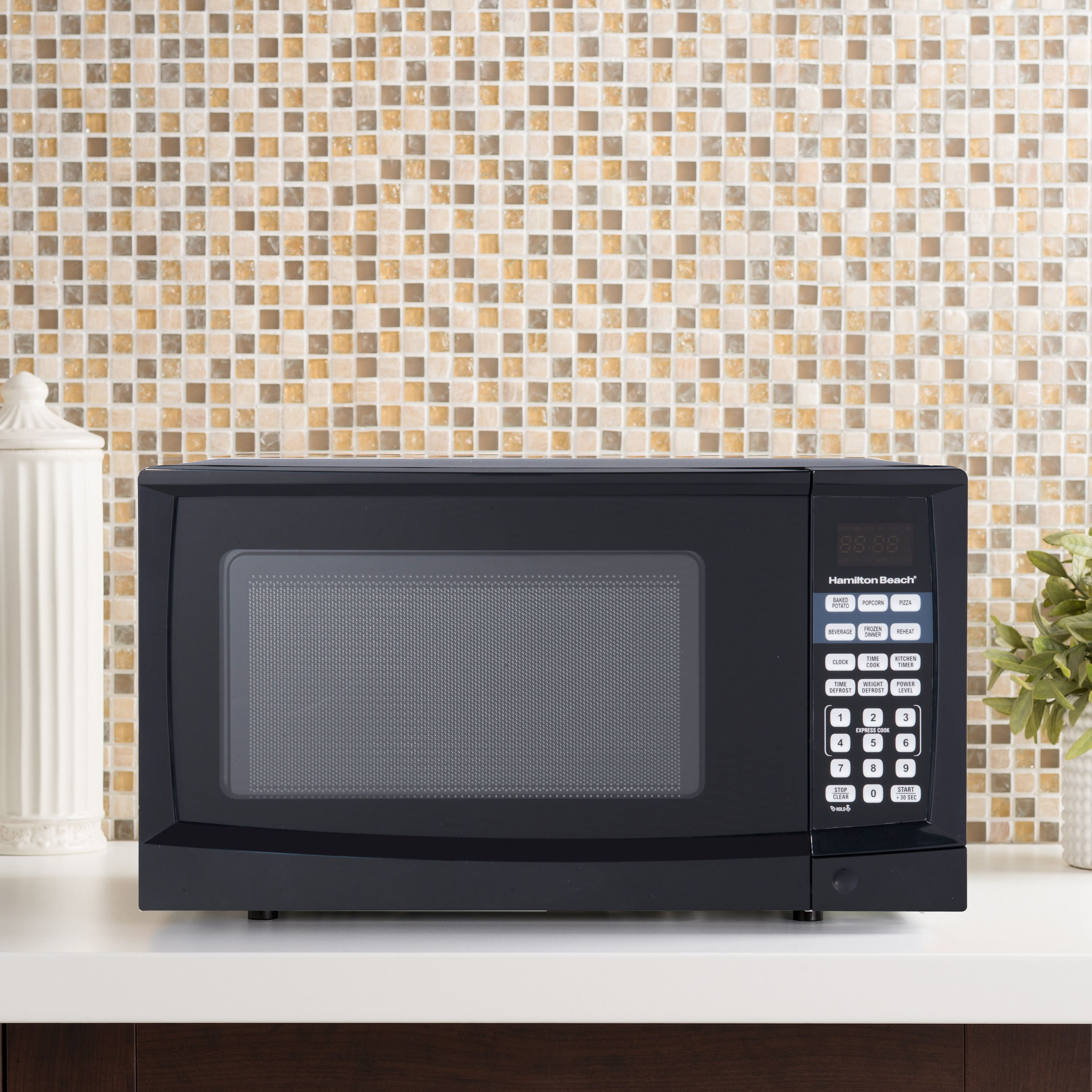 Hamilton Beach 0.9 Cu. ft. 900W Red Microwave oven – The Market Depot