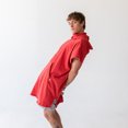 thumbnail image 3 of Poncho de Toalla Unisex con capucha CECO para cambiado y secado rápido de materiales reciclados, 3 of 5