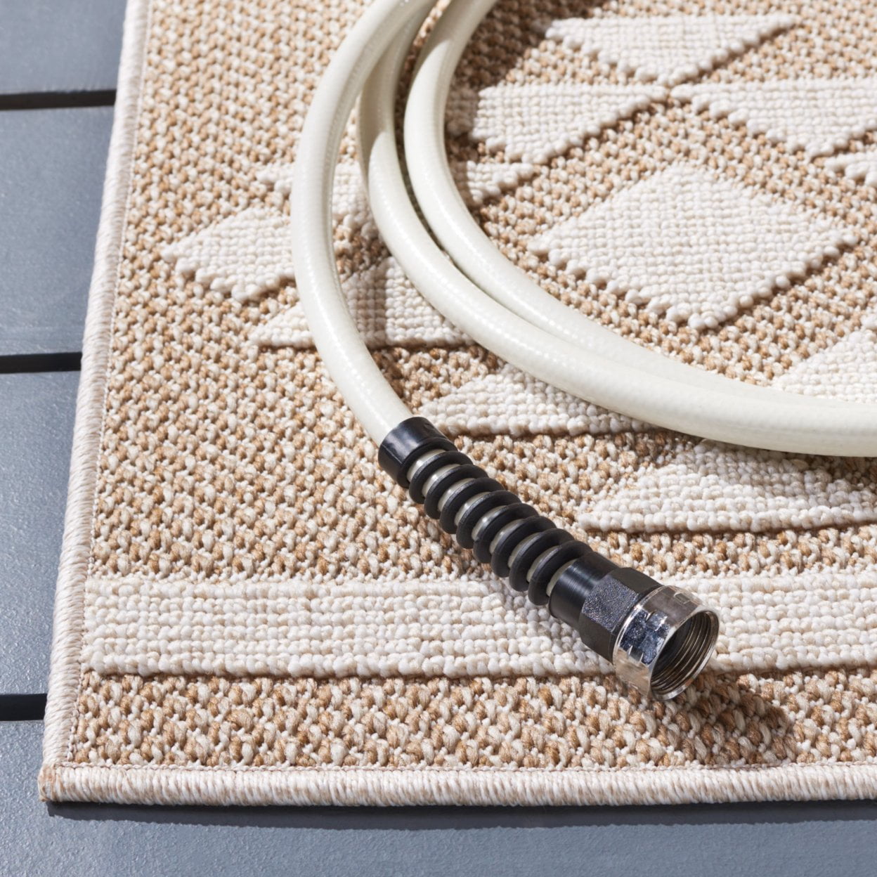 SAFAVIEH Global Caitriona Diamond Indoor/Outdoor Area Rug, Beige/Ivory, 6'7" x 6'7" Round