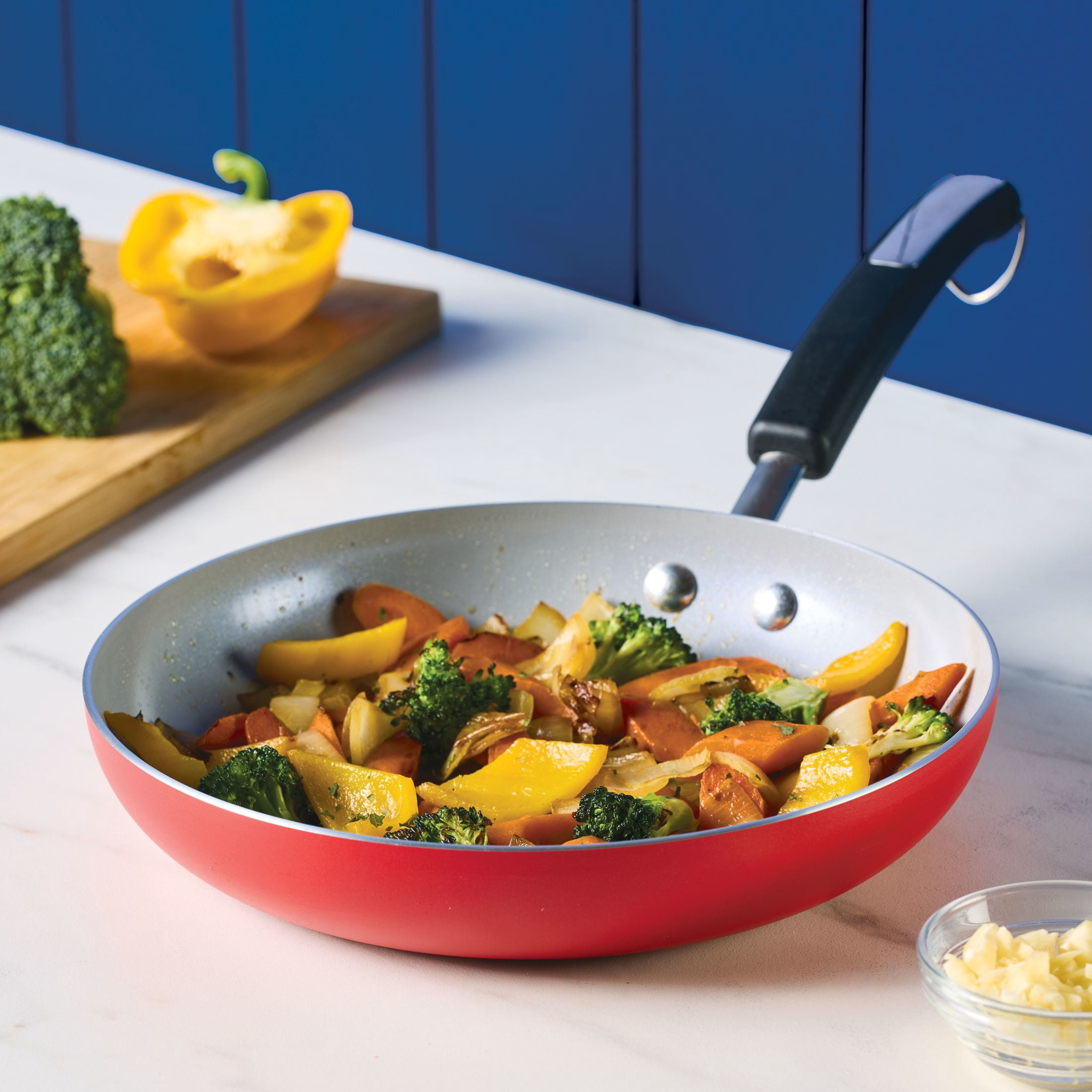 Farberware Disney Bon Voyage 9.5 Inch Ceramic Nonstick Frying Pan / Skillet, Dishwasher Safe, Red