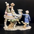 thumbnail image 2 of Famille avec une Figurine de Chameau, 2 of 2