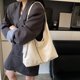 thumbnail image 3 of Bolso de mano de cuero suave de gran capacidad para mujer, bolso de hombro tipo bandolera, estilo coreano, 2025, 3 of 5