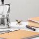 thumbnail image 5 of EeaseMX Exquisito de latón artesanía Adorno de abeja de latón Bee Figurine Desktop Ornament, 5 of 7