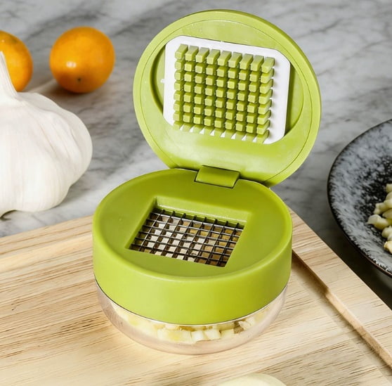 1 piece of garlic smasher, pressed garlic granules, manual garlic grinding, small minced garlic, household garlic mincer, mini garlic mincer