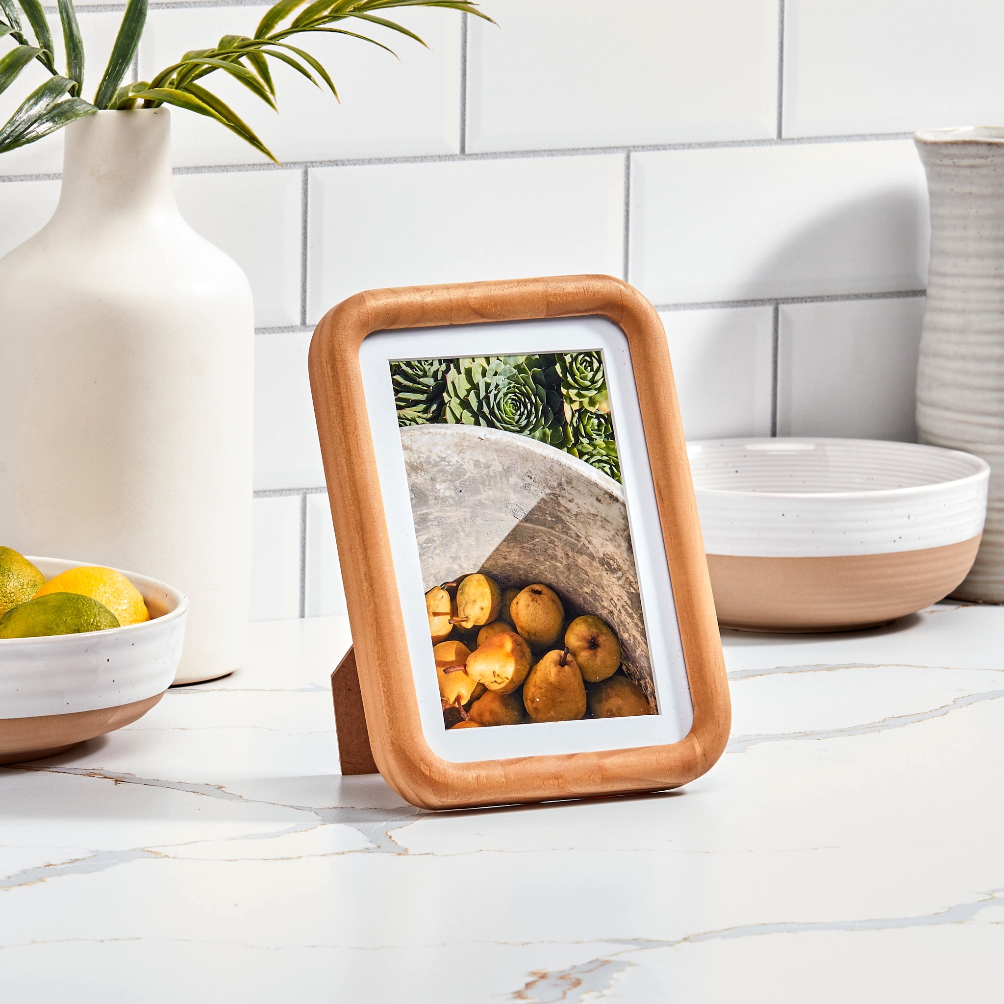 Mainstays 5" x 7" to 4" x 6" Rounded Wood Tabletop Picture Frame