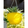 thumbnail image 4 of Cesta colgante de plástico para macetas con autorriego de color amarillo, 4 of 8