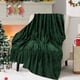 thumbnail image 1 of Manta Navideña Verde, Suave y Cálida, Ideal para Siestas, 130 X 100 Cm, Sofá Cama, Camping, Festivales | Material: Poliéster | 1 Unidad | 300 G | Regalo Navideño, 1 of 6