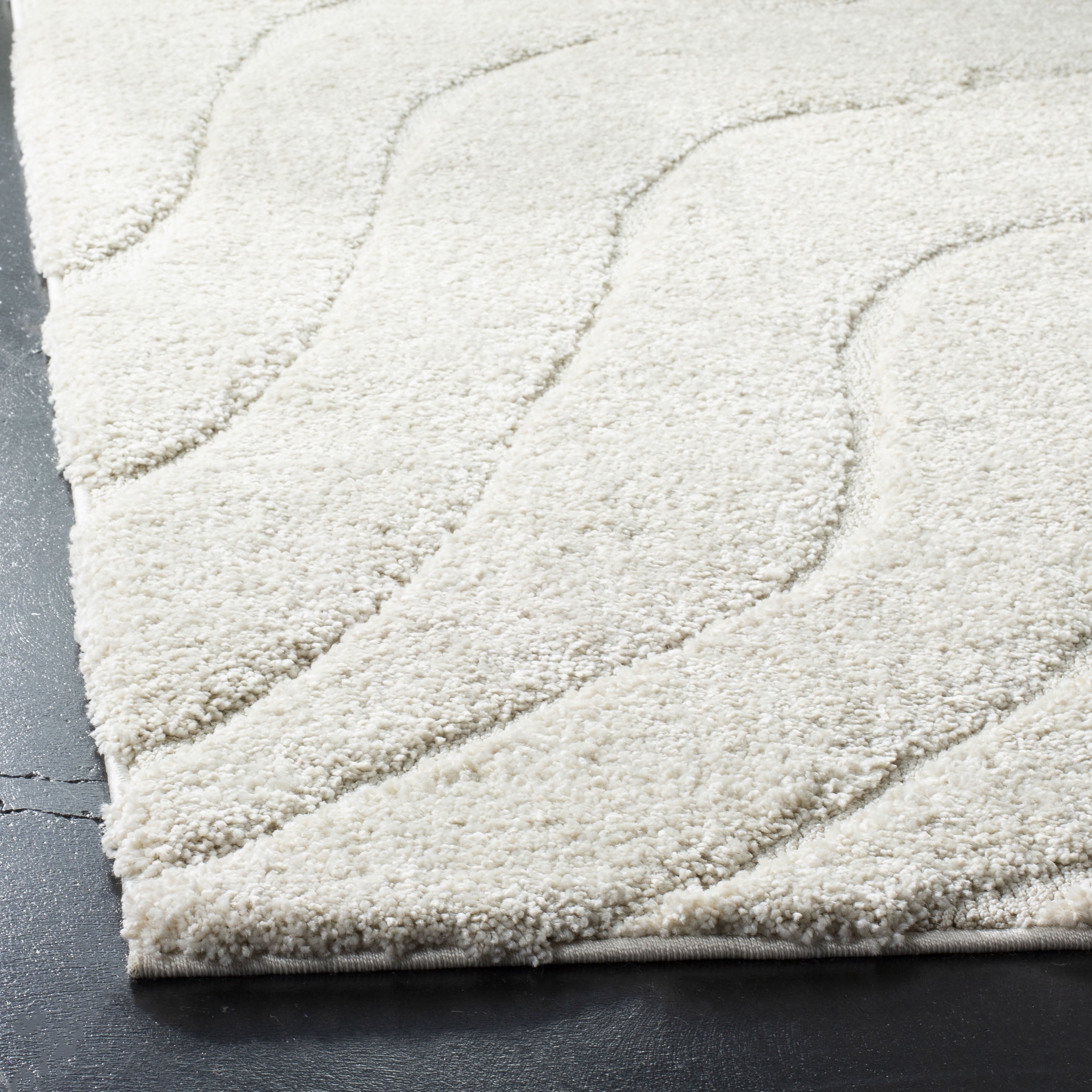 SAFAVIEH Florida Tabitha Geometric Waves Shag Runner Rug, Cream, 2'3" x 7'
