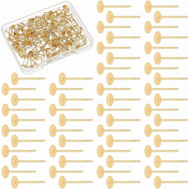 200 piezas de aretes de acero inoxidable chapados en oro real de 24 quilates, con almohadillas planas, bandeja de 4 mm, aretes redondos planos dorados, postes de metal en blanco, pasador de 0,7 mm