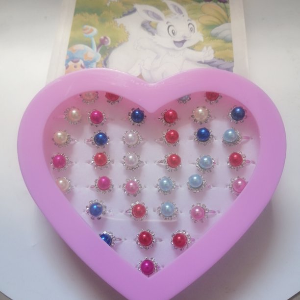 36 piezas (perla con diamantes) Anillos ajustables para niñas en caja, juego de anillos de joyería para niños con vitrina en forma de corazón, anillos para niñas para jugar y disfrazarse.