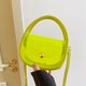 thumbnail image 1 of Bolso bandolera de PVC de color sólido transparente para mujer para fiesta (verde), 1 of 8