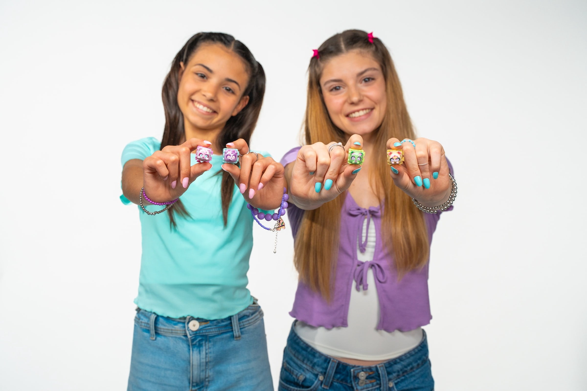 Clickeez Series 3 5-Pack, 5 Collectible Character Keyboard Keys Click and Clack, Create Your Own Keychain, Ages 6+
