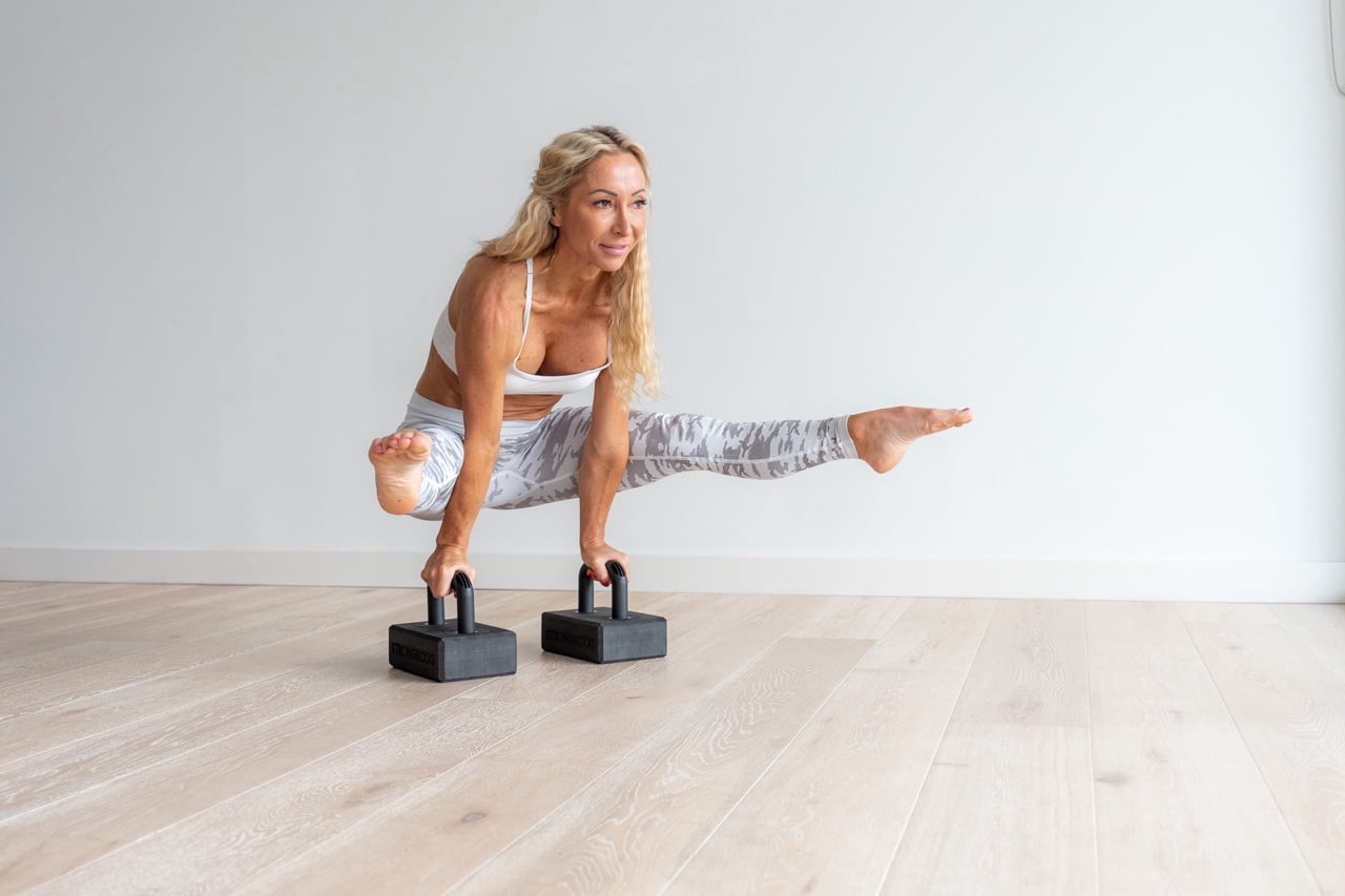 StrongBlocks - Hybrid Set of Parrallettes and Yoga Blocks for Flexibility and Strength Training