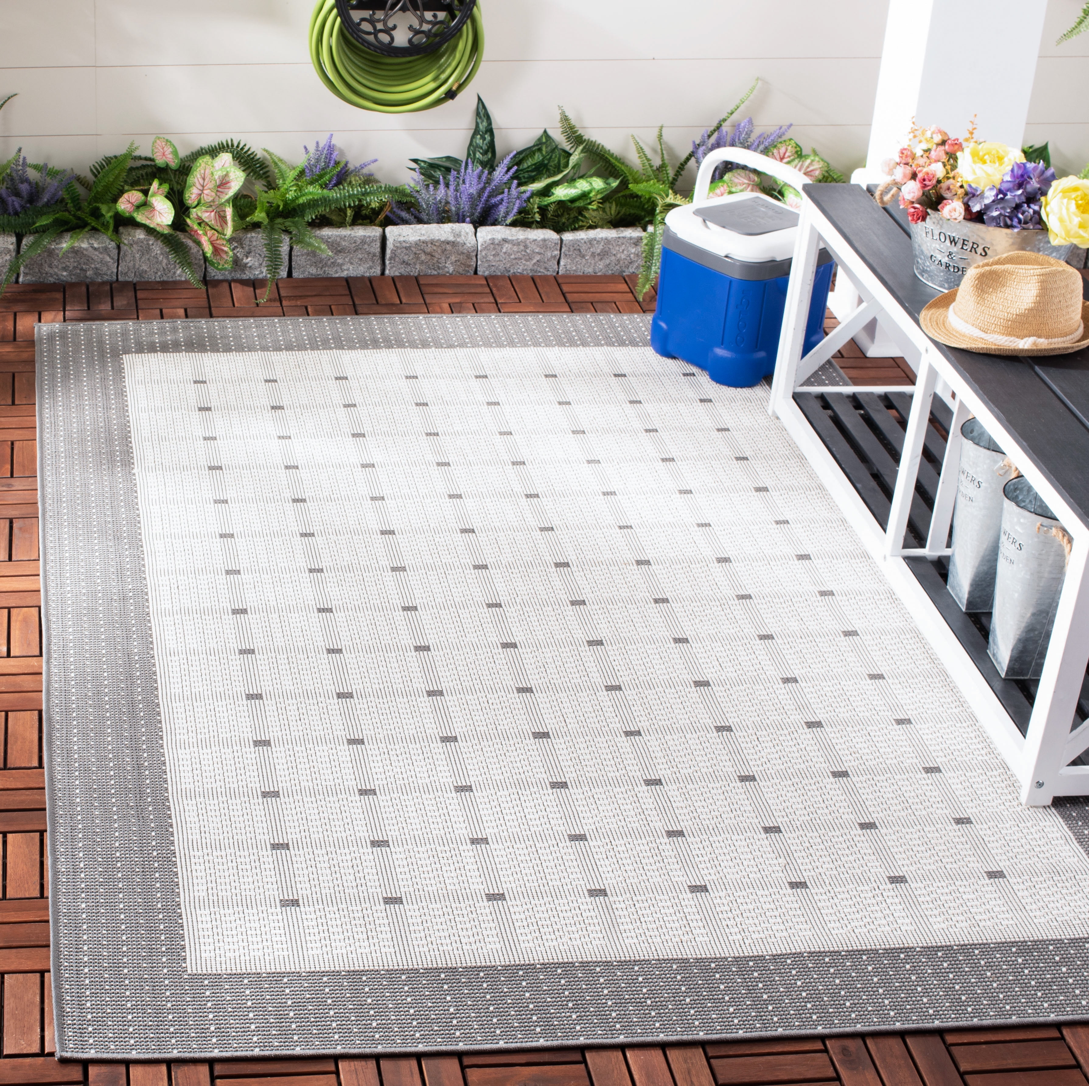 SAFAVIEH Machine Washable Rug Indoor/Outdoor Bermuda Collection - Bermuda Lynwood Geometric Indoor/Outdoor Area Rug Grey/Ivory, 9' x 12'