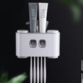 thumbnail image 4 of Kit de cepillo de dientes y exprimidor de pasta de dientes multifuncional montado en la pared que ahorra espacio con cubierta antipolvo, 5 ranuras para cepillos de dientes, 2 dispensadores automáticos de pasta de dientes y 4 tazas Ormromra 2035063-3, 4 of 8