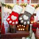thumbnail image 2 of Calcetín navideño Garra de perro de pelo largo Calcetines navideños Adornos para árboles de Navidad Decoraciones navideñas (22 * 44 cm) rojo, gris, blanco 2 piezas, 2 of 5
