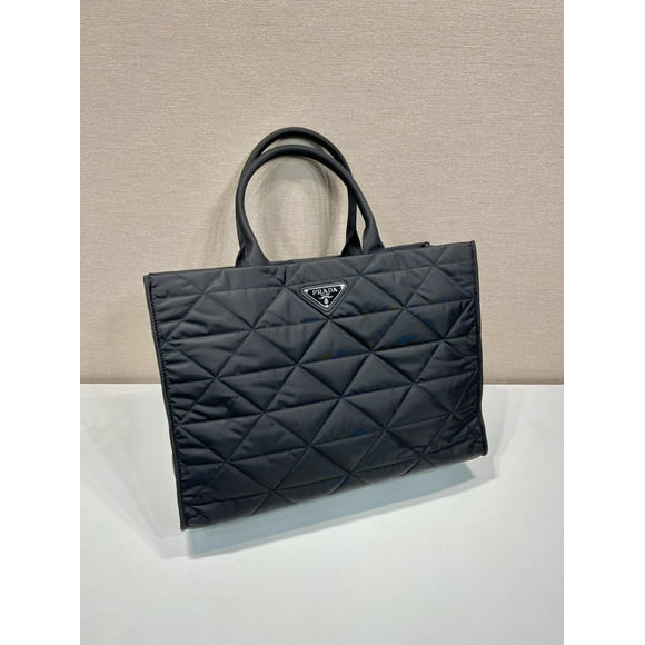Pra-da Pra-da The exquisite design is interpreted with reverse stitching, creating a soft and rounded modern shape. Adding lightness, modern and sophisticated style.