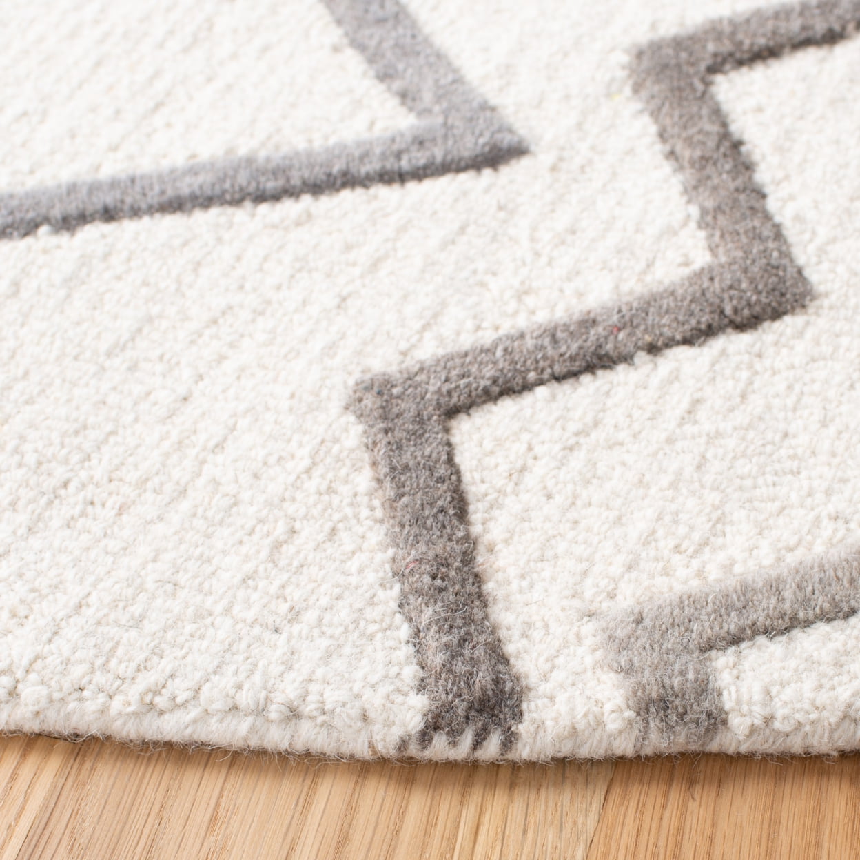 SAFAVIEH Glamour Drew Geometric Area Rug, Ivory/Grey, 6' x 6' Square