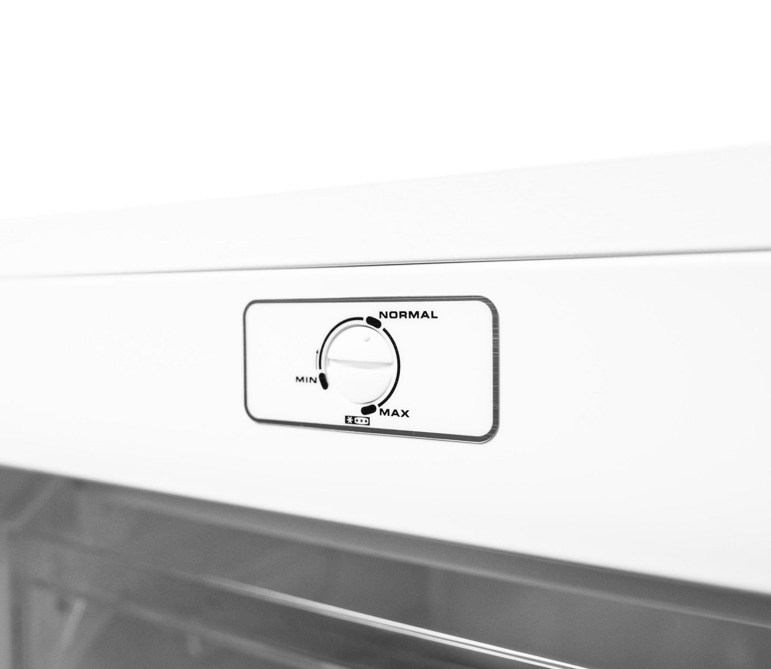 Danby DUFM060B2WDB 6.0 cu. ft. Upright Freezer in White