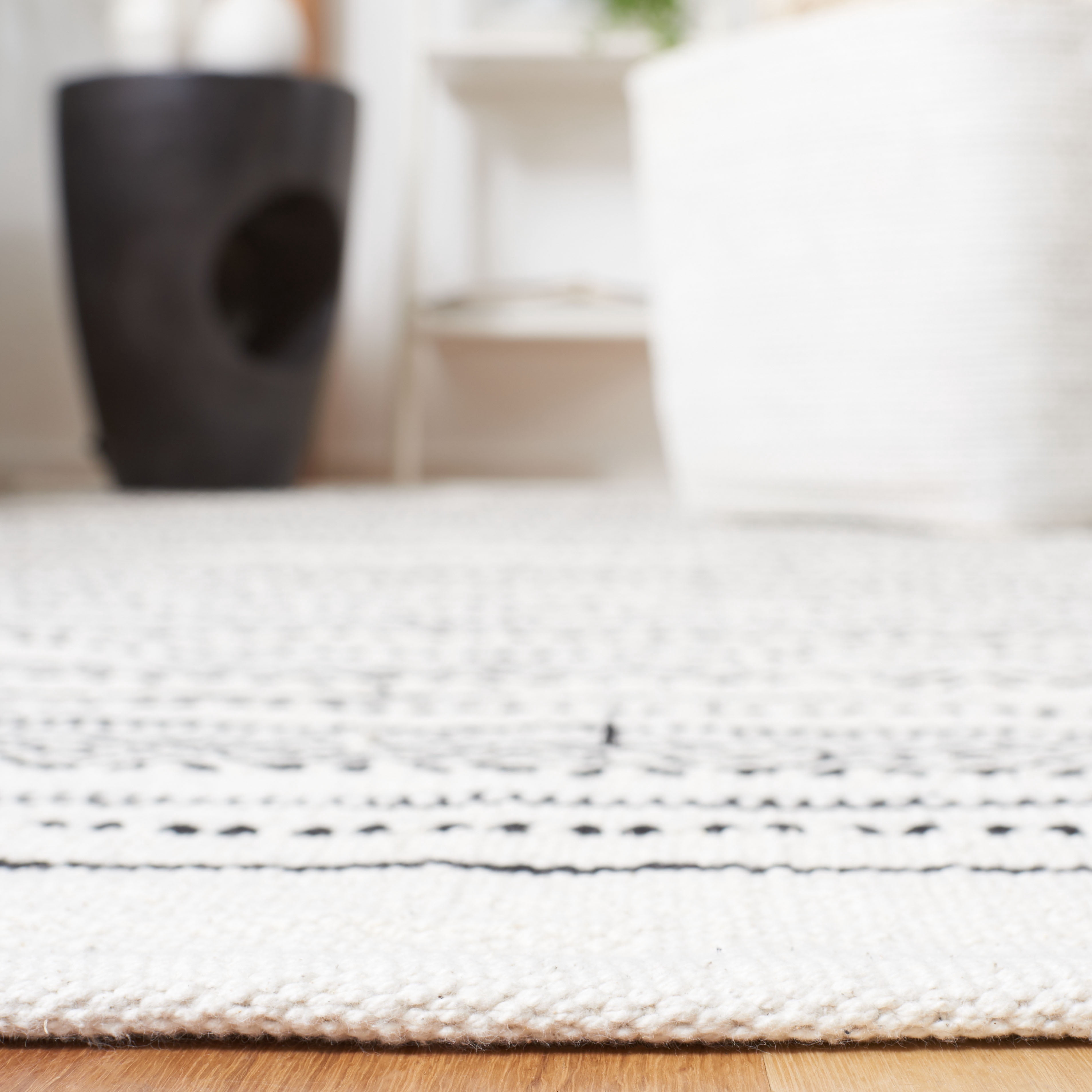 SAFAVIEH Kilim Jay Striped Cotton Area Rug, Ivory/Black, 8' x 10'