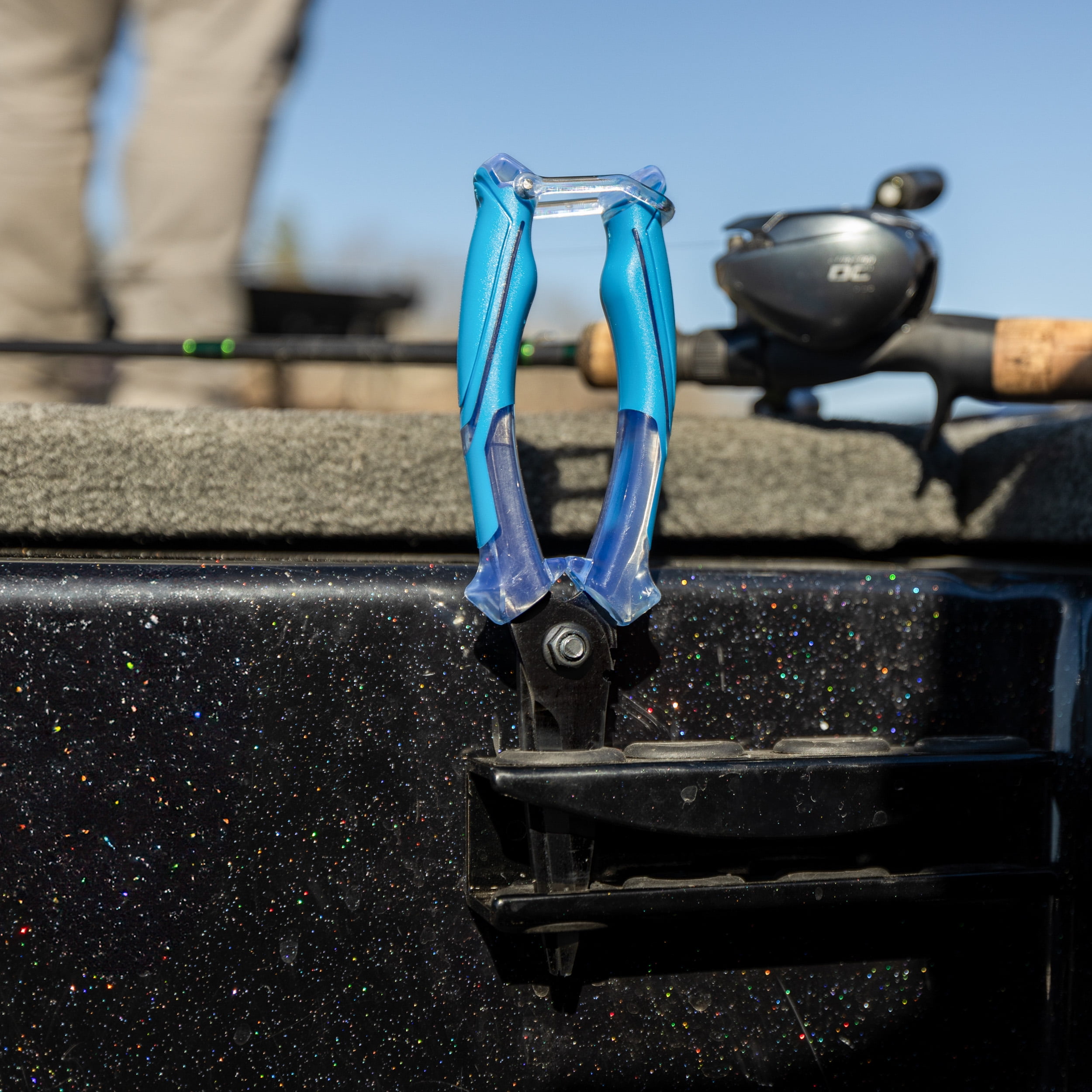 Realtree Fishing 8-inch Snips with Integrated Wire Cutter, Stainless Steel, Blue