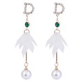 thumbnail image 1 of Pendientes de aleación de perlas de imitación colgantes de flores elegantes de moda para mujer con aguja de plata S925 (blanco), 1 of 2