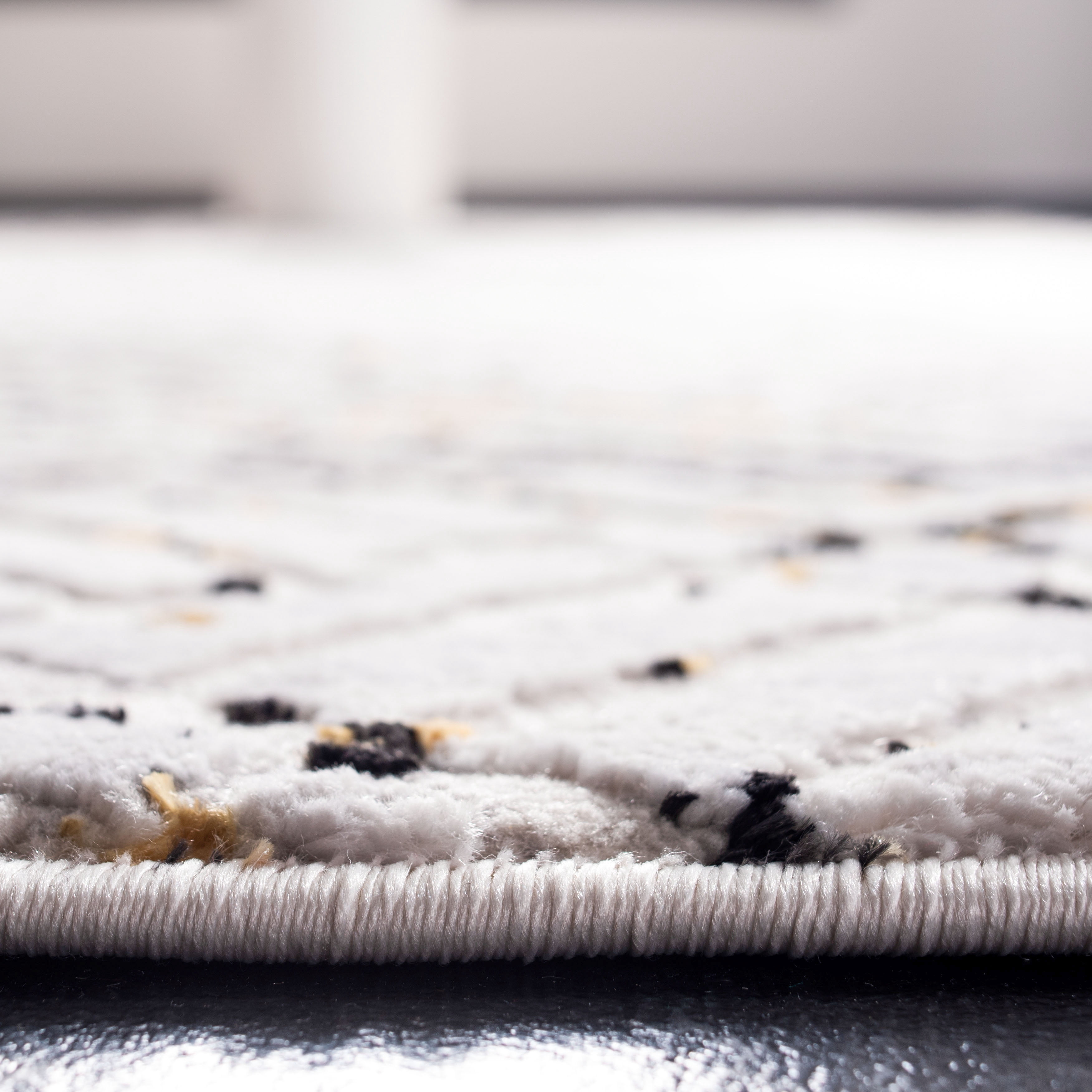 SAFAVIEH Amalfi Hannan Distressed Area Rug, Cream/Charcoal, 8' x 10'