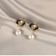 thumbnail image 1 of Pendientes de flores de perlas francesas con diseño de nicho bajo la luna, bonitos pendientes retro con aguja plateada para mujer, construcción duradera, 1 of 5