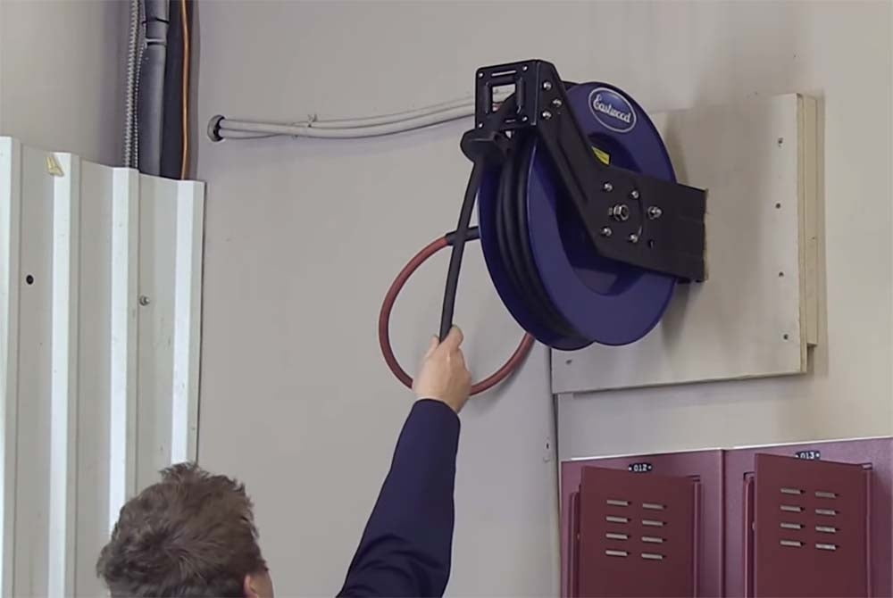 Eastwood Grade Steel Air Hose Reel with Retractable 50 Foot 3/8" Swivel 300PSI