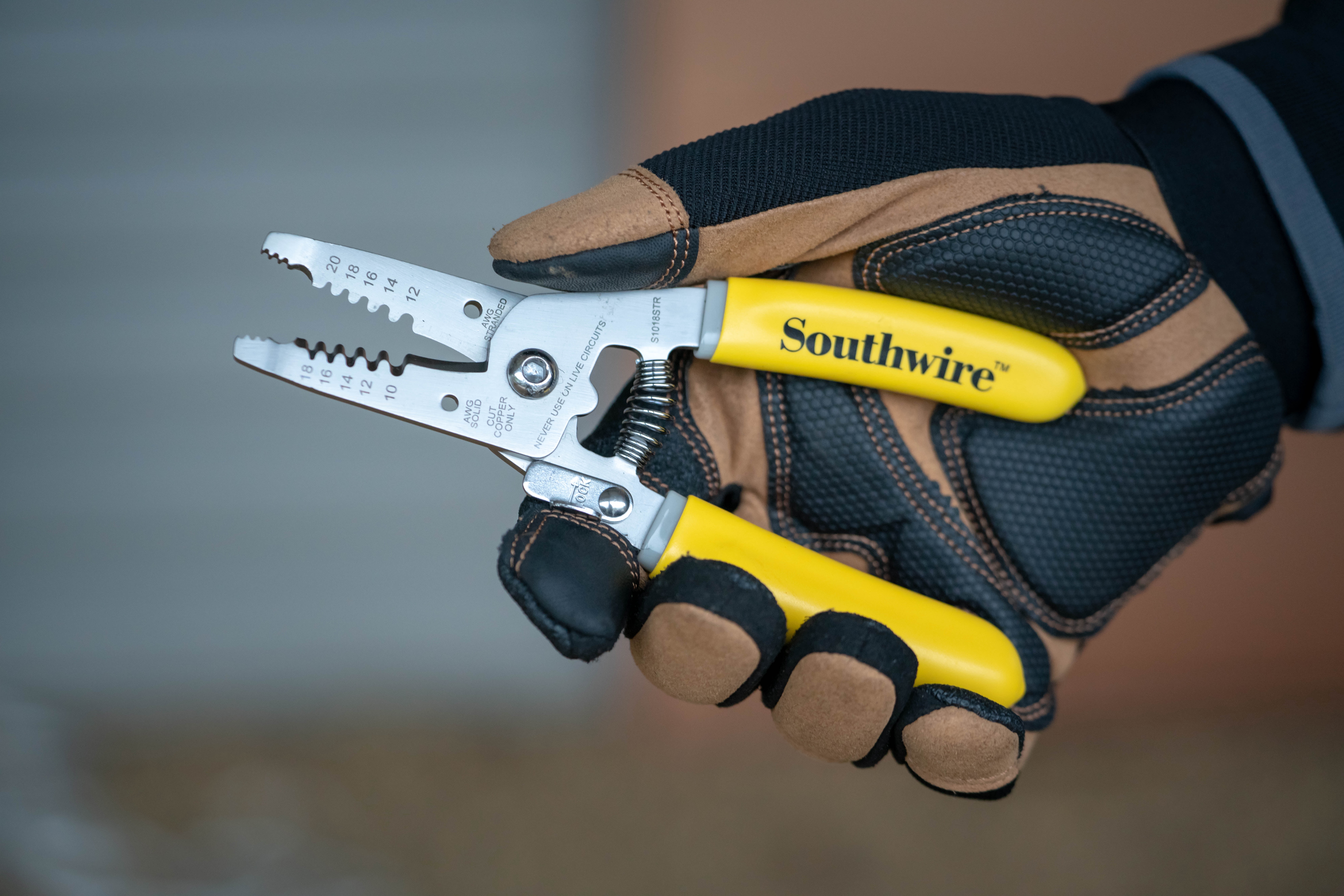 Southwire S1018SOL 10-18 AWG Solid 12-20 AWG Stranded Wire Stripper and Cutter with Ergonomic Handles