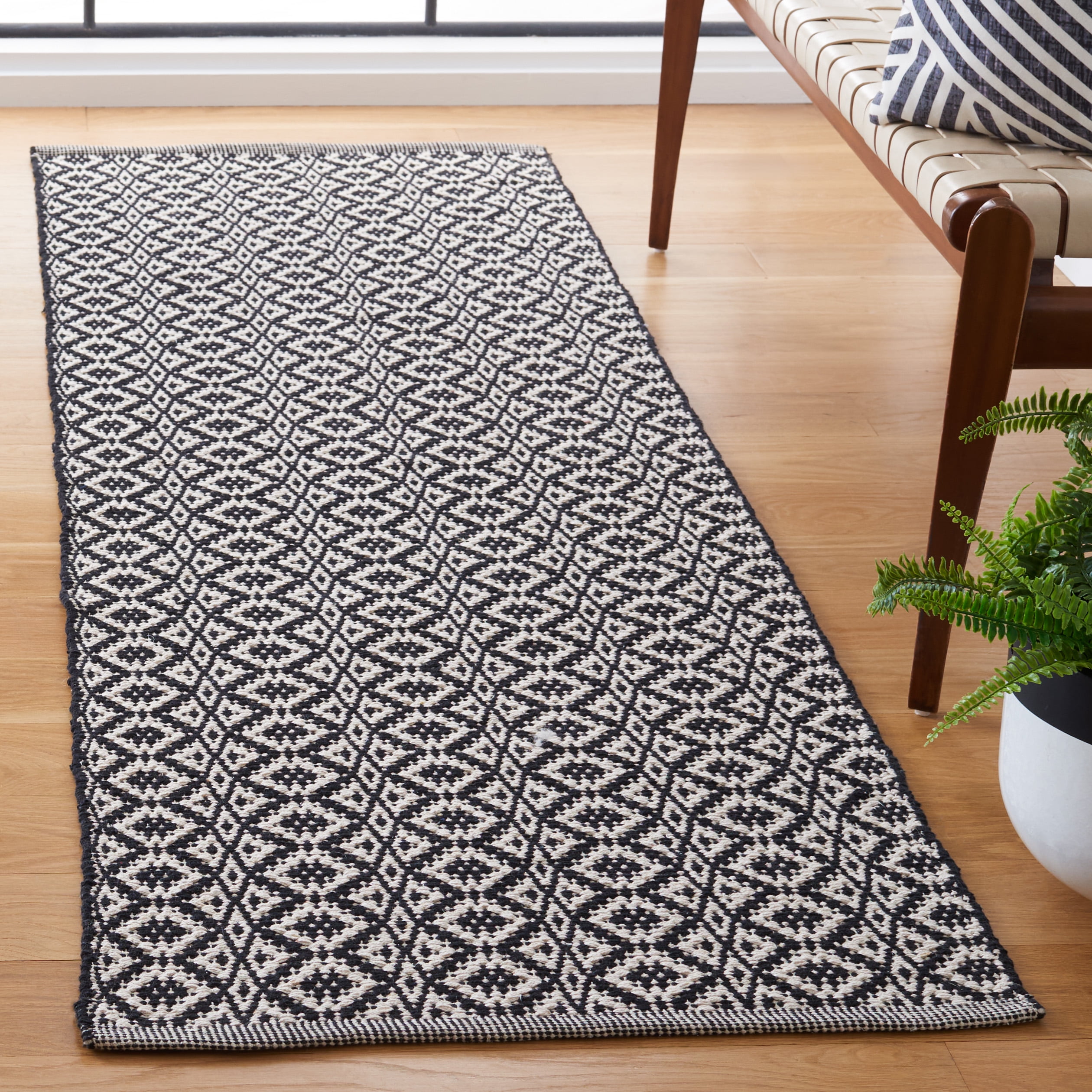 Safavieh Montauk Corrine Geometric Cotton Runner Rug, Ivory/Black, 2'3" x 13'