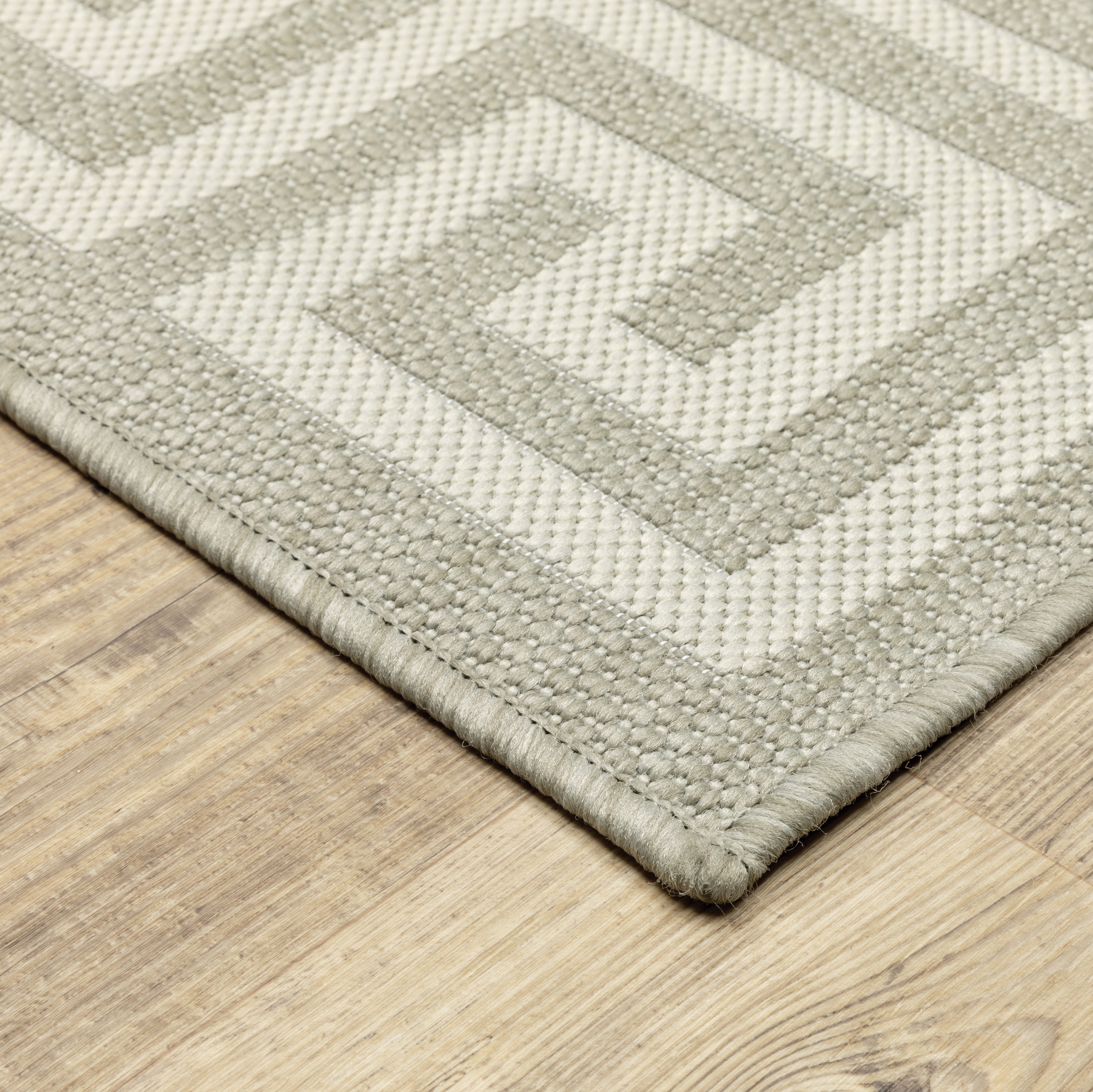 Avalon Home 5' x 7' Gray and Taupe Border Outdoor Rug