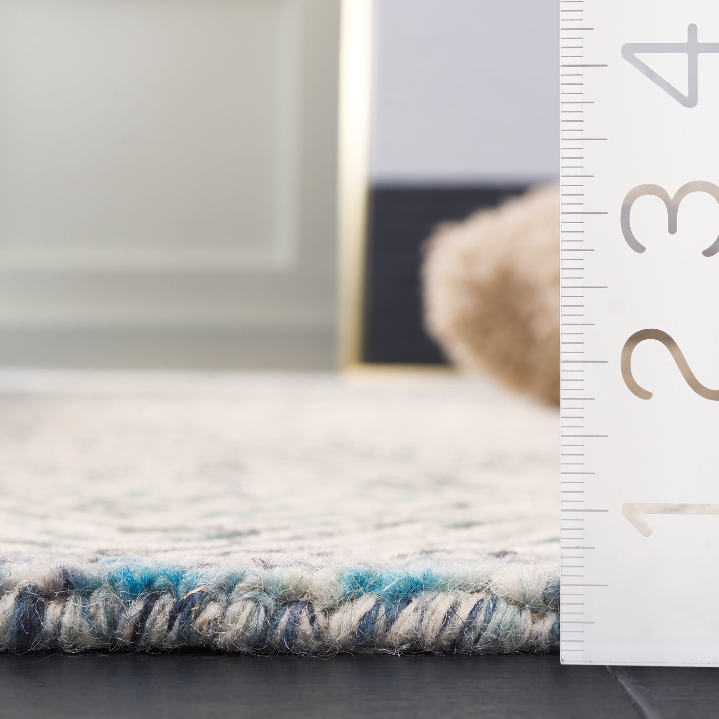 SAFAVIEH Capri Nicholas Diamond Wool Area Rug, Blue/Ivory, 5' x 8'