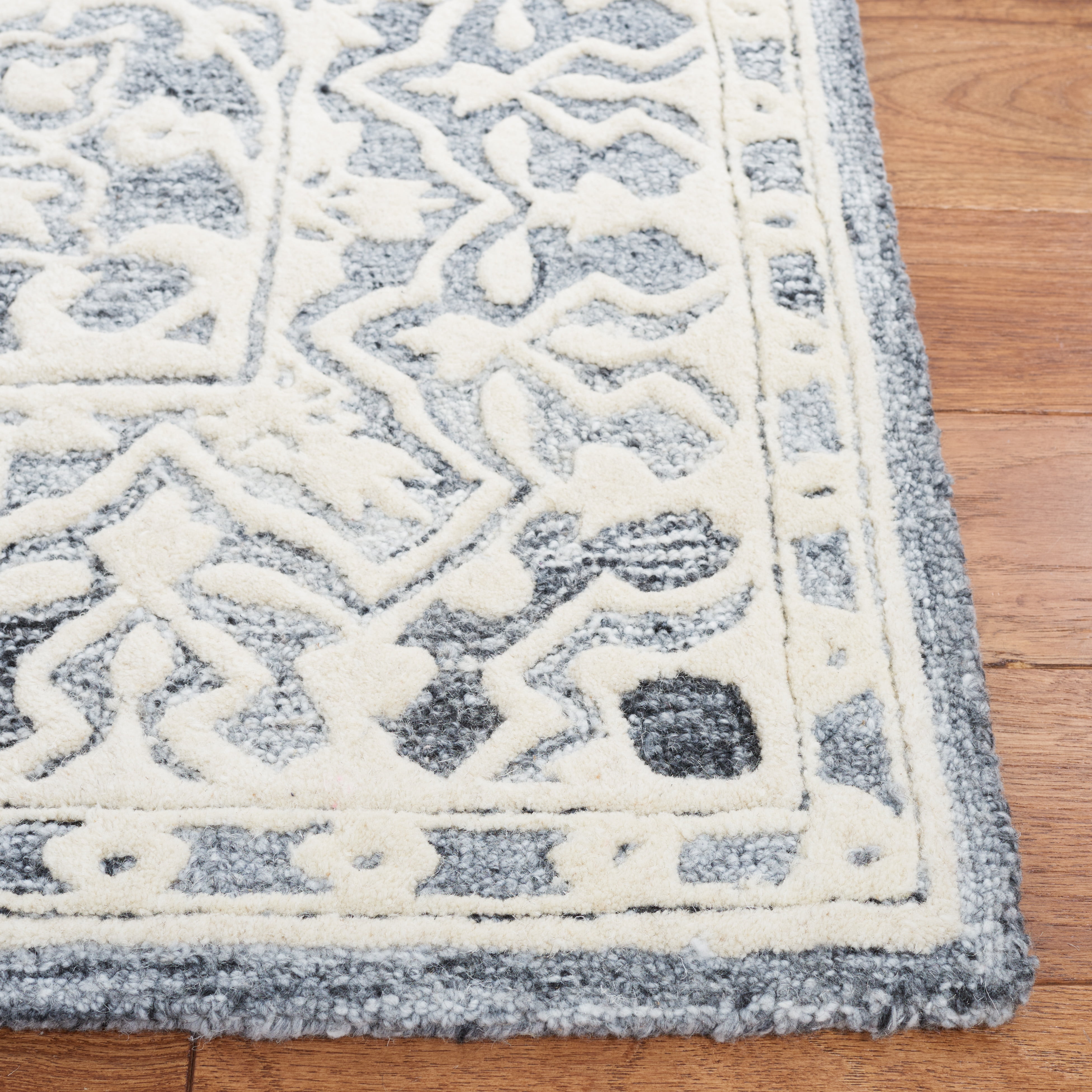 SAFAVIEH Metro Helena Medallion Area Rug, Grey/Ivory, 6' x 6' Square
