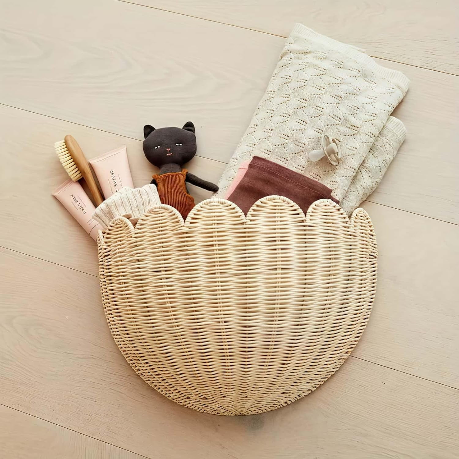 Hand Woven Rattan Wall Baskets, Scalloped Wicker Hanging Basket with Metal Frame & Hook, Minimalist Wall Decor for Home, Entryway, Kitchen, Living Room(14"x6"x8", 1Pcs)