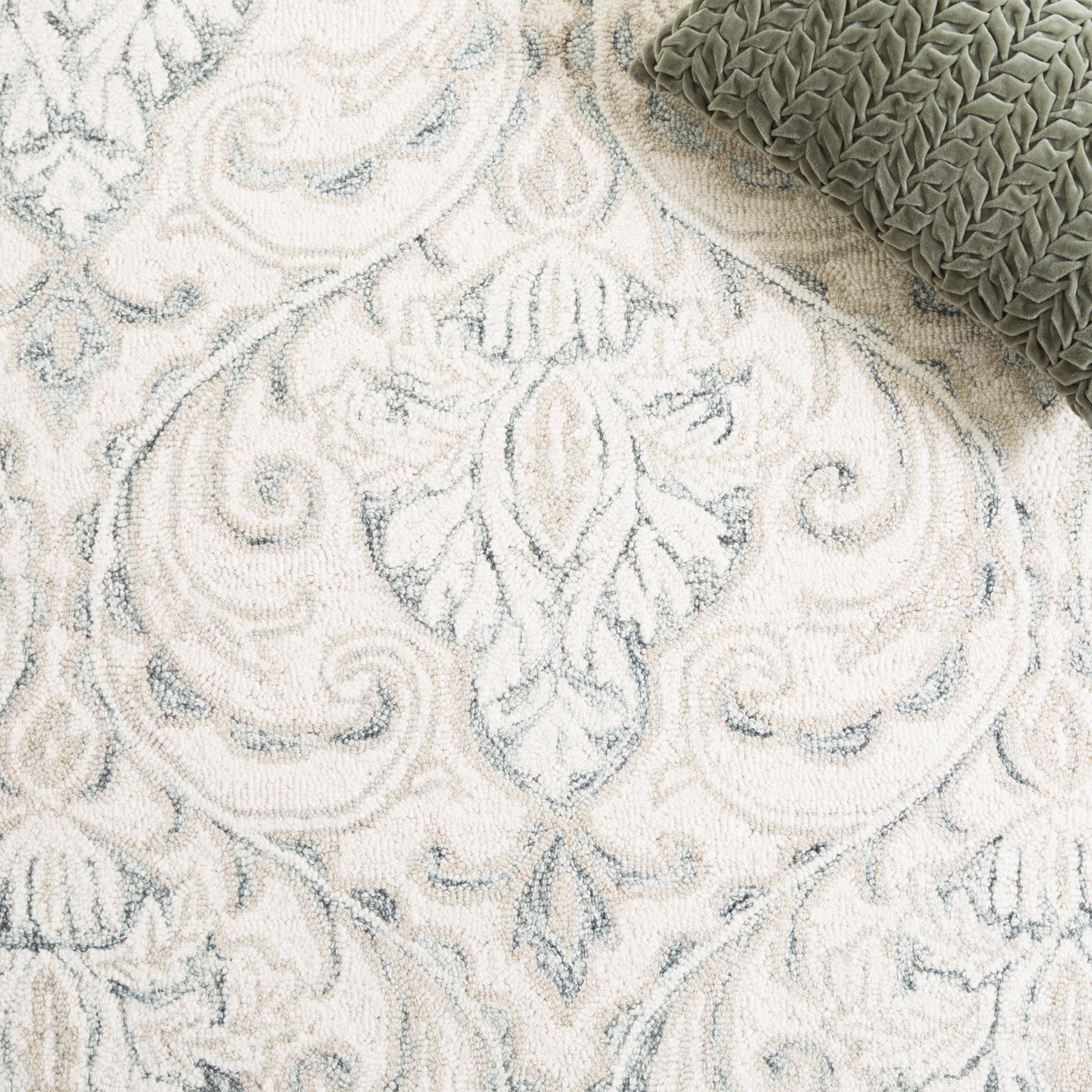 SAFAVIEH Micro-Loop Cornelius Floral Area Rug, Ivory/Grey, 8' x 10'