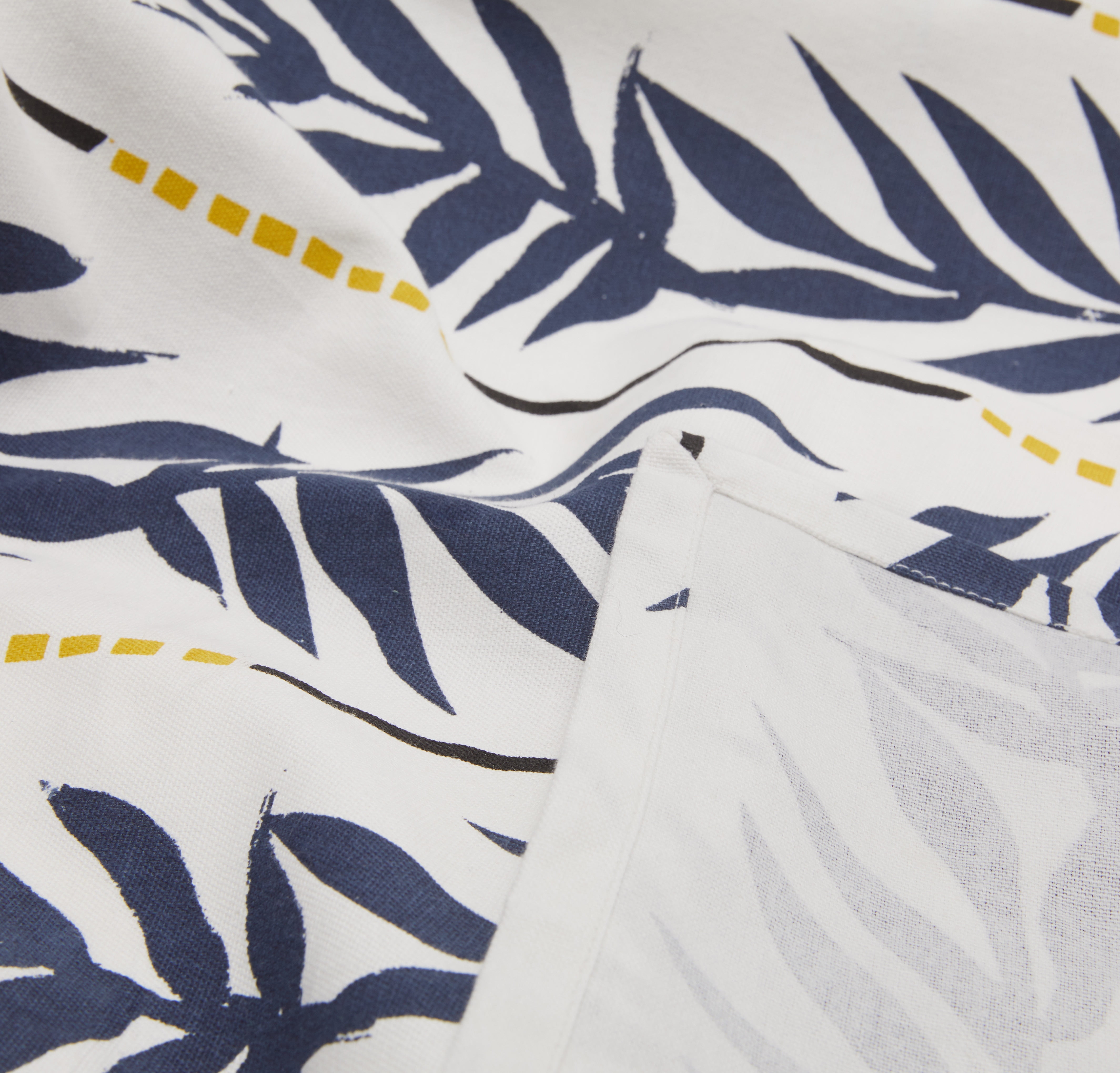 Vintage Palm Table Throw, White by Drew Barrymore Flower Home